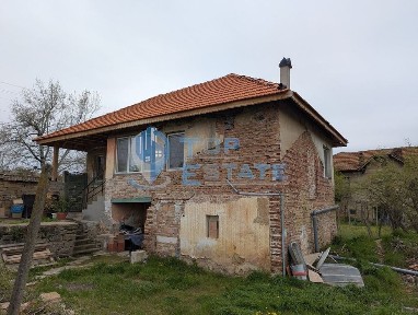 Ремонтирана тухлена къща в село Добри дял, обл. Велико Търново
