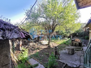 Двуетажна къща в село Вишовград, област Велико Търново
