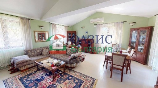 Къща с 4 спални 264 кв. м., в село. Кошарица, България, 385 000 евро