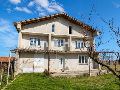 Просторна къща с панорамна гледка в с. Сива река, област Хасково