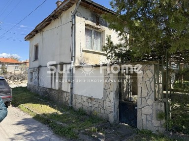 Просторна къща с панорамна гледка в с. Момково, област Хасково