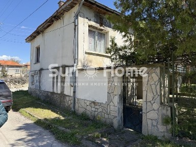 Просторна къща с панорамна гледка в с. Момково, област Хасково