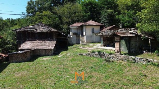 Продажба Къща гр. Севлиево - с. Селище 98m² и двор 983m²