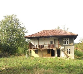 Къща с парцел в с. Драгановци, общ. Габрово