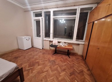 Обзаведена стая Център до метро Театрална. За предпочитане мъж непушач