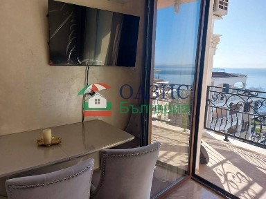 Луксозен апартамент с 2 спални на първа линия море,