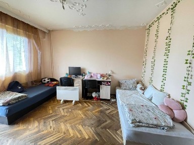 Уширен двустаен апартамен - кв. Трендафил 1