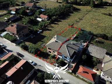 Продавам двуетажна къща 206РЗП и двор 525кв. м. с гараж в с. Тополово