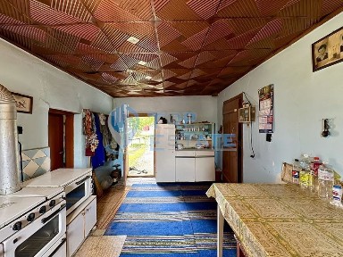 Къща с кладенец и голям двор в село Сушица, област Велико Търново