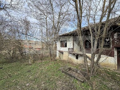 Къща с каменна основа в село Балкански