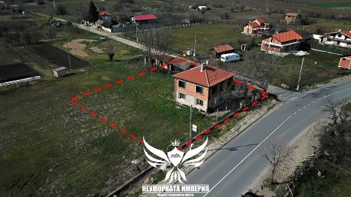 Продавам двуетажна къща 175РЗП и двор 890кв. м. с гараж в с. Кочево
