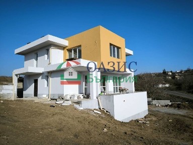 Нова двуетажна къща във вилно селище край Бургас, с. Черни Връх, 280 кв м и двор 968 кв м