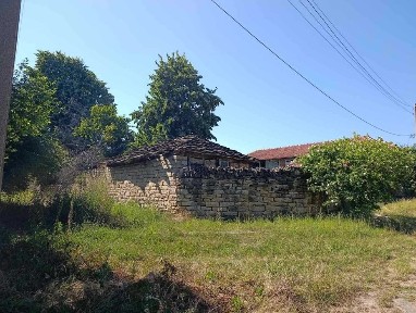 Къща с прекрасен двор - село Градище