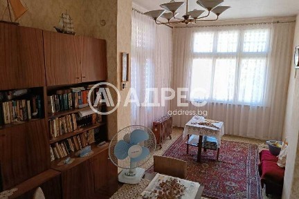 Продава се къща в кв. 