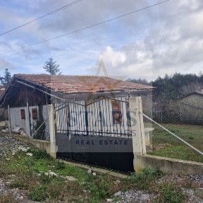 Парцел 584 кв. м с постройка
