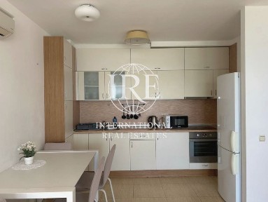 International Real Estates (IRE) представя: Двустаен апартамент с фро