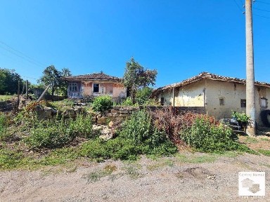 155080 Стара къща с просторен двор за продажба в с. Сушица, на 40 км. северно от Велико Търново