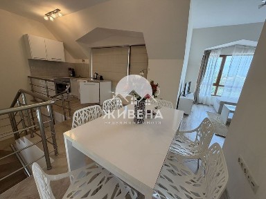 Продава 3-стаен апартамент, кв. Аспарухово, площ 167 кв. м