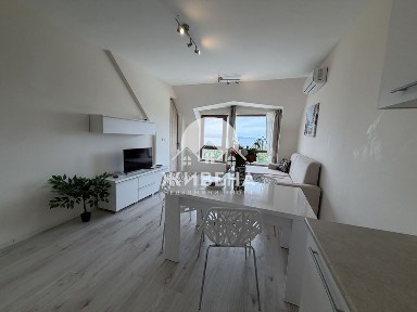 Продавам 2-стаен апартамент, кв. Аспарухово, площ 196 кв. м