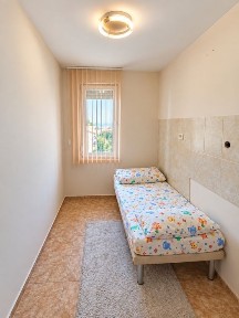 Тристаен Апартамент в ж. к. Славейков 66 Кв. М, югозападно изложение