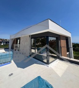 Къща в Варна-м-т Св. Никола площ 350 цена 585000