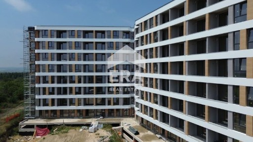 Тристаен, ексклузивен, южен апартамент за продажба, в новострояща се с