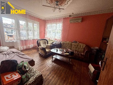 Монолитна триетажна къща с гараж и двор