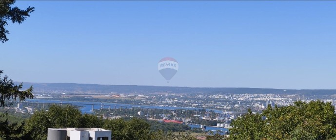 Триетажна къща, м-т Зеленика, гр. Варна ТЕ