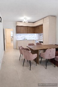 Тристаен за продажба в Център