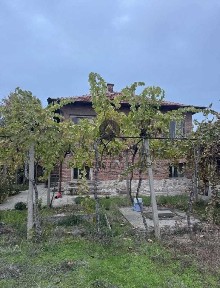 оф. 26666 Самостоятелна къща с 1200 кв двор / Оризари