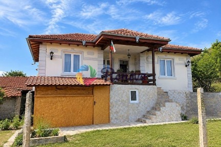 Къща в Варна, област-с. Падина площ 130 цена 103000