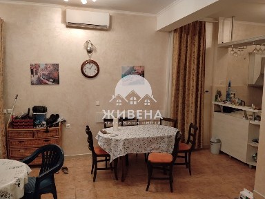 Продава къща-близнак в с. Рогачево