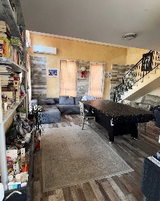 Двуетажна къща в с. Черни Връх! 97021