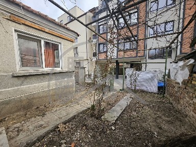 Самостоятелна къща в гр. Варна