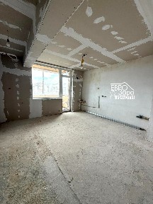 Южен, тристаен апартамент за продажба до Търговската гимназия