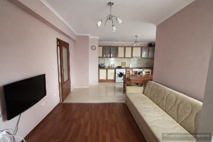 Тристаен за продажба в кв. Младост 2