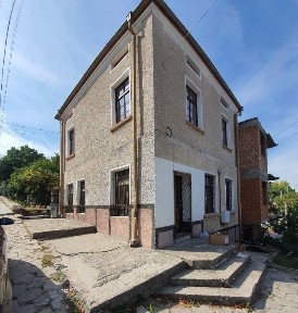 Три етажна къща 510кв. м РЗП и 900кв. м двор кв. Горни Воден, Асеновград