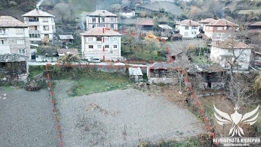 Двуетажна вила/къща 193РЗП с 1270кв. м. двор село Дряново общ. Лъки