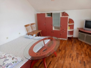 Давам под наем апартамент за краткосрочен наем