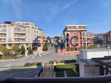 Тристаен апартамент с голяма тераса в комплекс Роял Палм в Свети Влас