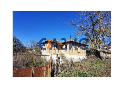 Двуетажна къща от 138 м2 с голям парцел от 1 027 м2 в центъра на С. Кубадин, Общ. Средец, България, 22 500 евро